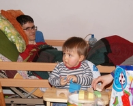 Small_piotr_z_synkiem2_siepomaga